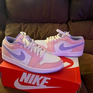 Very clean, barely won, bought from Stockx, don’t wear enough so selling